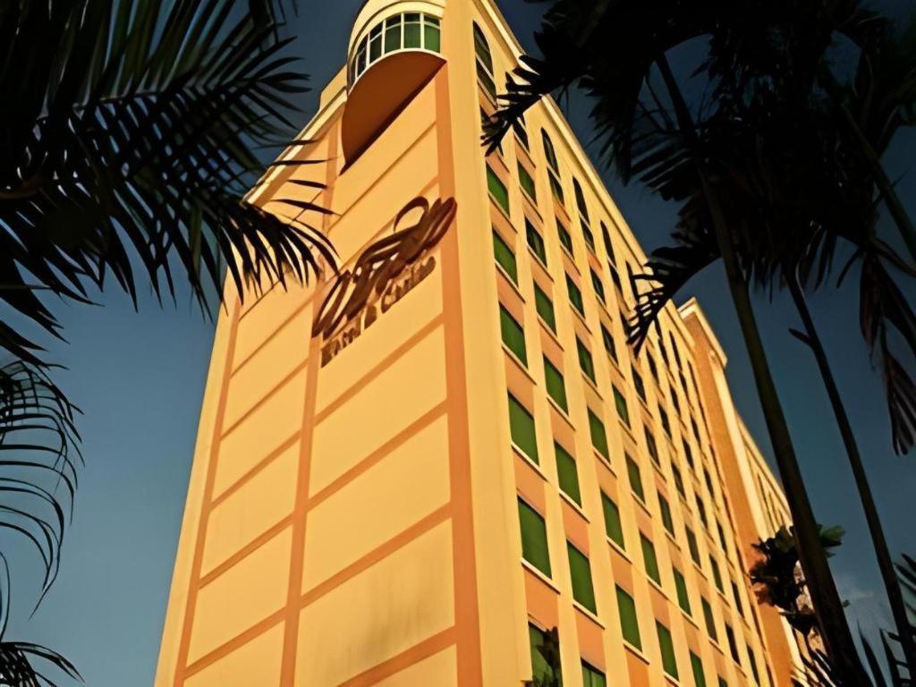 Veneto Hotel & Casino Cidade do Panamá Exterior foto The hotel at sunset